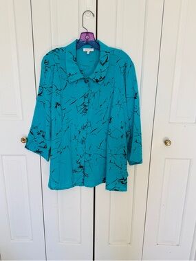 Habitat Turquoise Button-Front Tunic with Black Abstract Print